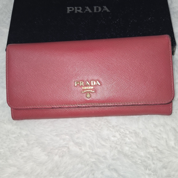 PRADA WALLET WITH BOX AND AUTHENTICATION CARD EUC - Picture 2 of 12